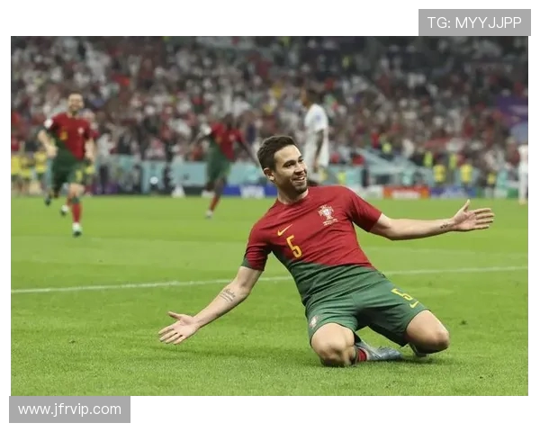 约罗畅谈世界杯理想后卫搭档并称以拉莫斯为球队核心领衔防线群势